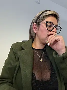 Snapshot of Cata_Office-12 chatting on 11-24-25, 08:52 Cata Office-12 online show from 11-24-25, 08:52