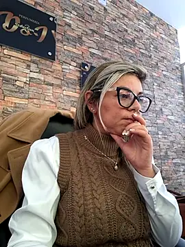 Snapshot of Cata_Office-12 chatting on 12-17-25, 04:57 Cata Office-12 online show from 12-17-25, 04:57