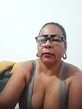 Afroditabichota online show from 11-04-25, 07:51