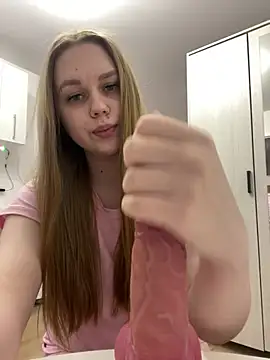 Snapshot of Marylallka5 chatting on 04-28-26, 02:11 Marylallka5 online show from 04-28-26, 02:11