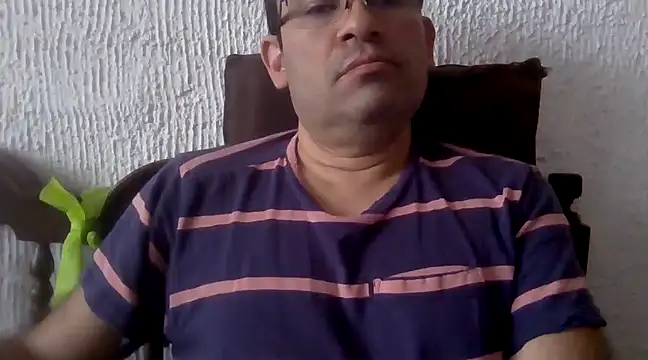 Snapshot of lover_camer chatting on 02-17-25, 03:20 lover camer online show from 02-17-25, 03:20