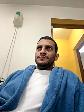 Snapshot of Christopherreis chatting on 10-16-25, 01:28 Christopherreis online show from 10-16-25, 01:28