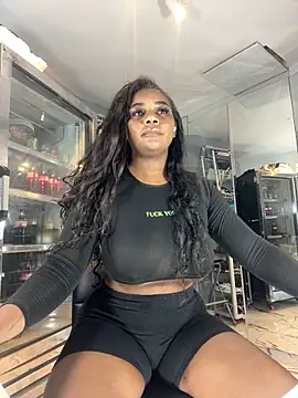 Snapshot of MAREIA_25 chatting on 12-18-24, 11:56 MAREIA 25 online show from 12-18-24, 11:56