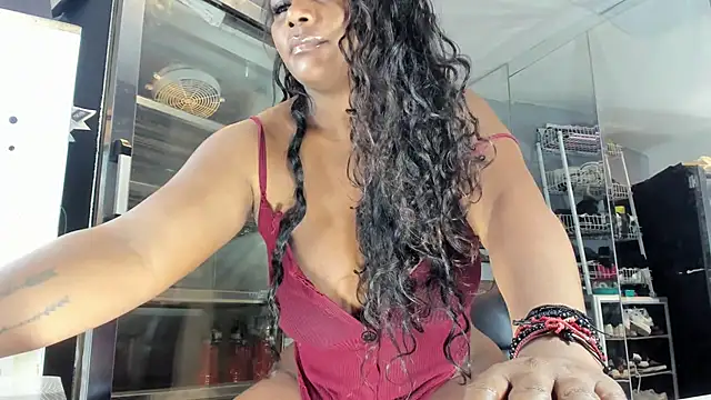 Snapshot of MAREIA_25 chatting on 02-25-25, 02:11 MAREIA 25 online show from 02-25-25, 02:11