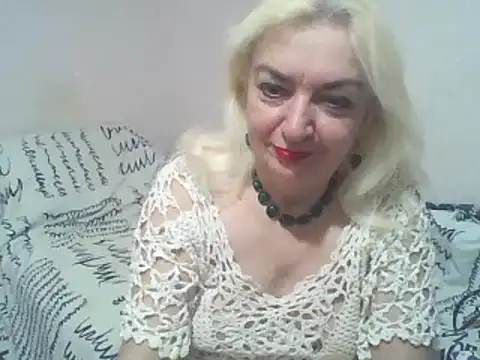 Snapshot of Meri798 chatting on 11-09-25, 02:43 Meri798 online show from 11-09-25, 02:43