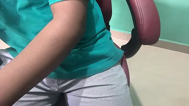 Snapshot of telugu_boy_ chatting on 12-11-24, 06:36 telugu boy online show from 12-11-24, 06:36