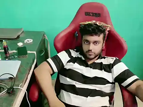 Snapshot of telugu_boy_ chatting on 10-17-25, 03:53 telugu boy online show from 10-17-25, 03:53