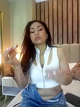 Snapshot of MonicaMoret chatting on 02-28-25, 12:09 MonicaMoret online show from 02-28-25, 12:09