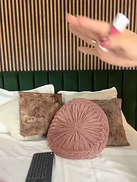 Snapshot of MonicaMoret chatting on 02-07-26, 11:03 MonicaMoret online show from 02-07-26, 11:03