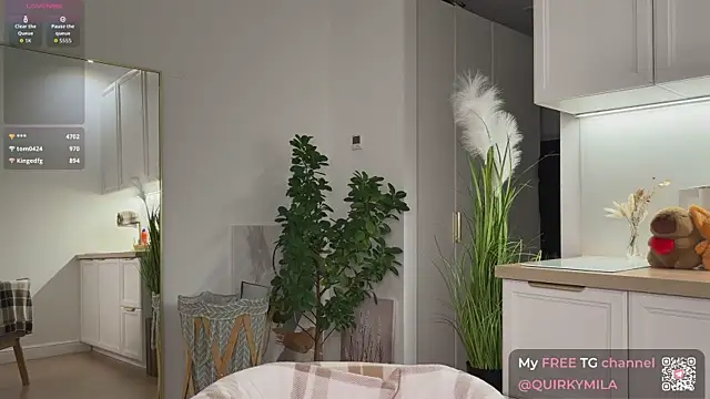 Snapshot of _milka_ chatting on 10-15-25, 07:25 milka online show from 10-15-25, 07:25