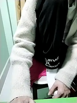 Snapshot of Luxcute286 chatting on 02-22-25, 12:40 Luxcute286 online show from 02-22-25, 12:40