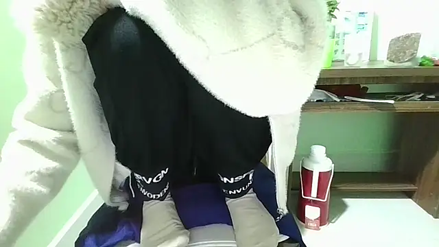 Snapshot of Luxcute286 chatting on 02-22-25, 11:13 Luxcute286 online show from 02-22-25, 11:13