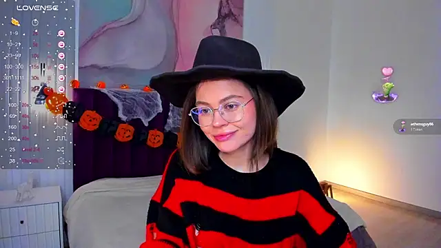 Kelly Cuutie online show from 10-28-25, 01:20