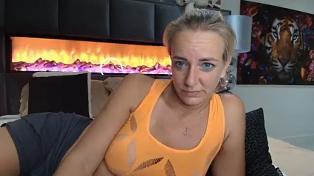 Snapshot of Wendysexyx chatting on 06-15-26, 12:35 Wendysexyx online show from 06-15-26, 12:35