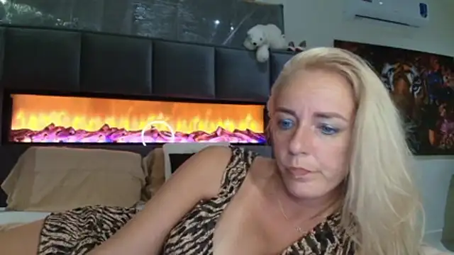 Snapshot of Wendysexyx chatting on 06-19-26, 12:37 Wendysexyx online show from 06-19-26, 12:37