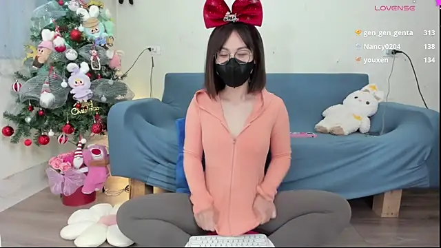 Baby Claraa online show from 12-15-24, 09:03