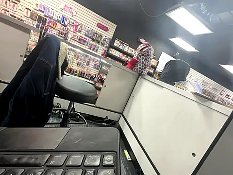 Snapshot of RawRyder8 chatting on 12-17-25, 02:06 RawRyder8 online show from 12-17-25, 02:06