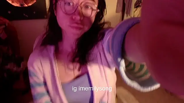 Snapshot of emily_pearl_ chatting on 12-19-25, 10:55 emily pearl online show from 12-19-25, 10:55