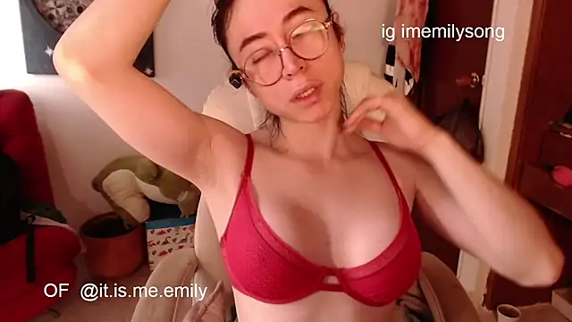 Snapshot of emily_pearl_ chatting on 03-07-26, 03:20 emily pearl online show from 03-07-26, 03:20