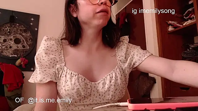 Snapshot of emily_pearl_ chatting on 03-12-26, 09:10 emily pearl online show from 03-12-26, 09:10