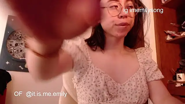 Snapshot of emily_pearl_ chatting on 03-13-26, 01:18 emily pearl online show from 03-13-26, 01:18