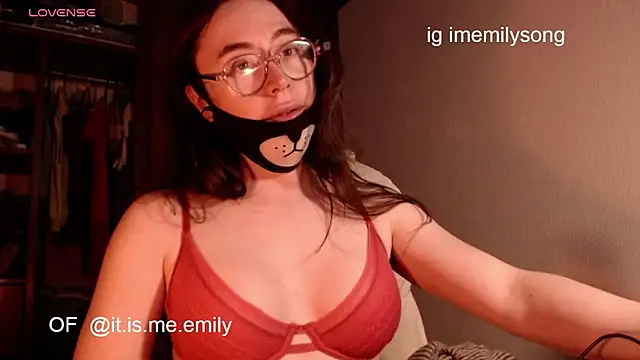 Snapshot of emily_pearl_ chatting on 06-09-26, 11:05 emily pearl online show from 06-09-26, 11:05