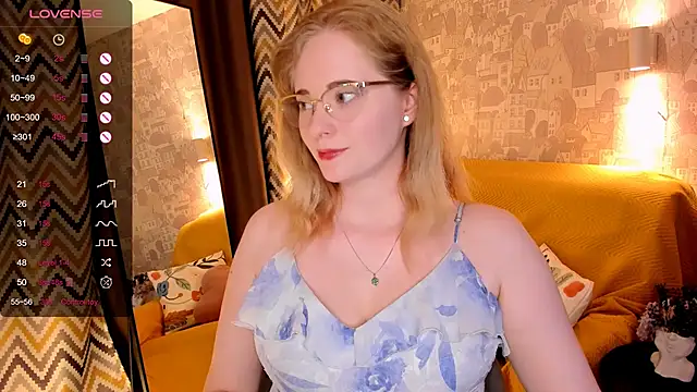 Snapshot of Aemilia_ chatting on 06-17-26, 08:39 Aemilia online show from 06-17-26, 08:39