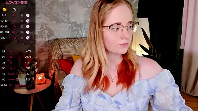 Snapshot of Aemilia_ chatting on 06-25-26, 08:52 Aemilia online show from 06-25-26, 08:52