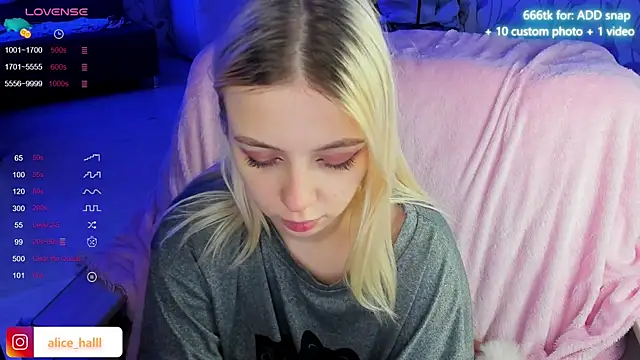 Snapshot of Alice_Halle chatting on 12-16-24, 06:43 Alice Halle online show from 12-16-24, 06:43