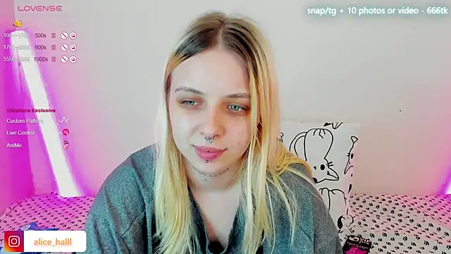 Snapshot of Alice_Halle chatting on 02-02-25, 04:32 Alice Halle online show from 02-02-25, 04:32