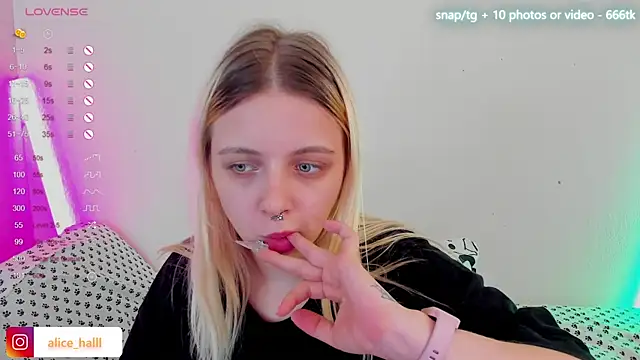 Snapshot of Alice_Halle chatting on 02-04-25, 08:49 Alice Halle online show from 02-04-25, 08:49