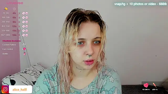 Snapshot of Alice_Halle chatting on 02-19-25, 11:28 Alice Halle online show from 02-19-25, 11:28