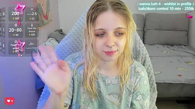 Snapshot of Alice_Halle chatting on 03-22-25, 01:52 Alice Halle online show from 03-22-25, 01:52