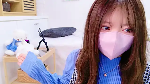 Snapshot of yuki-chi chatting on 12-17-24, 02:00 yuki-chi online show from 12-17-24, 02:00