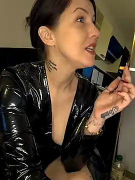 Snapshot of Linalicious chatting on 12-26-24, 02:48 Linalicious online show from 12-26-24, 02:48