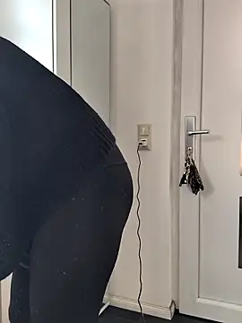 Snapshot of Linalicious chatting on 02-12-25, 10:24 Linalicious online show from 02-12-25, 10:24