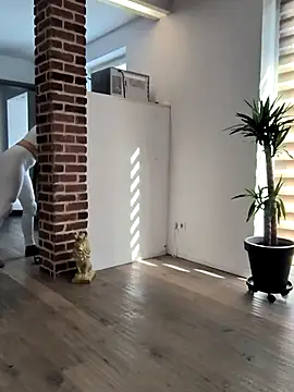 Snapshot of Linalicious chatting on 02-18-25, 09:43 Linalicious online show from 02-18-25, 09:43