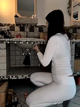 Snapshot of Linalicious chatting on 02-26-25, 10:58 Linalicious online show from 02-26-25, 10:58