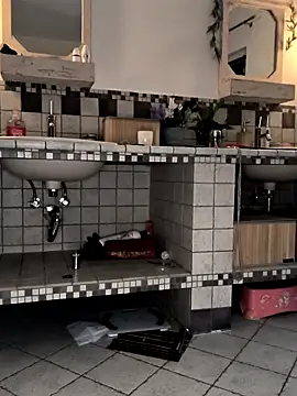 Snapshot of Linalicious chatting on 02-27-25, 01:49 Linalicious online show from 02-27-25, 01:49