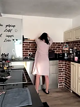 Snapshot of Linalicious chatting on 03-20-25, 06:52 Linalicious online show from 03-20-25, 06:52