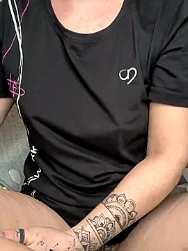 Snapshot of Linalicious chatting on 03-02-26, 06:36 Linalicious online show from 03-02-26, 06:36