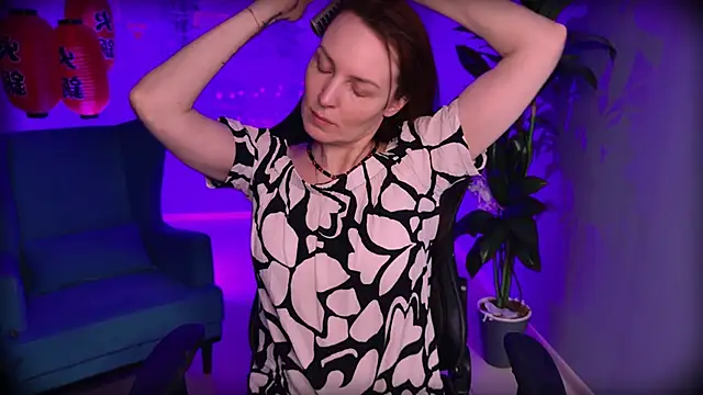 Snapshot of VandaRossi chatting on 10-13-25, 11:10 VandaRossi online show from 10-13-25, 11:10