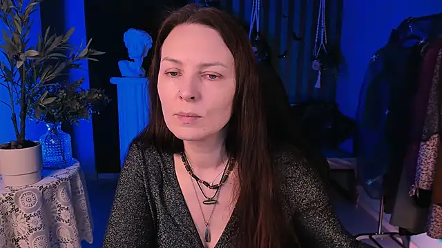 Snapshot of VandaRossi chatting on 10-18-25, 10:05 VandaRossi online show from 10-18-25, 10:05