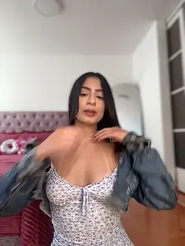 Snapshot of samantha_evans2 chatting on 10-07-25, 10:07 samantha evans2 online show from 10-07-25, 10:07