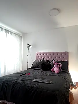 Snapshot of samantha_evans2 chatting on 11-11-25, 09:26 samantha evans2 online show from 11-11-25, 09:26