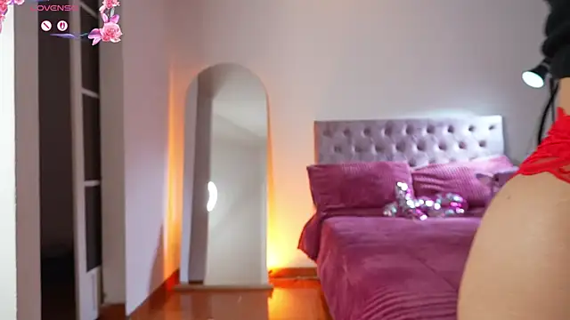 Snapshot of samantha_evans2 chatting on 11-20-25, 12:00 samantha evans2 online show from 11-20-25, 12:00