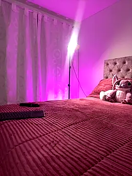 Snapshot of samantha_evans2 chatting on 11-26-25, 11:28 samantha evans2 online show from 11-26-25, 11:28