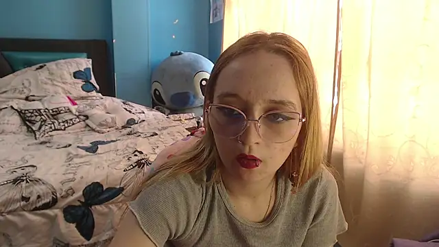 Liaroberts1 online show from 02-18-25, 02:49