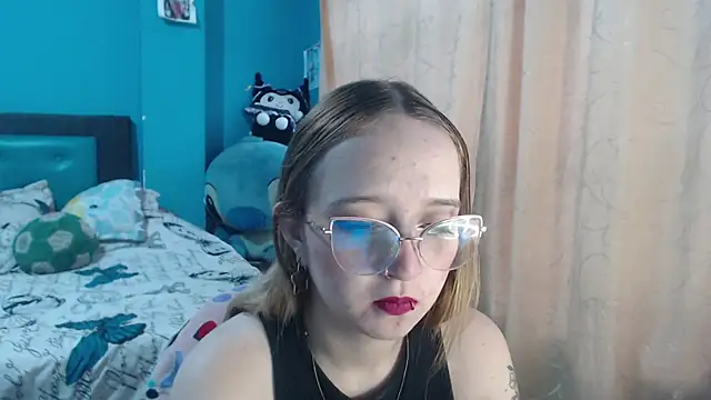 Liaroberts1 online show from 03-13-25, 11:51