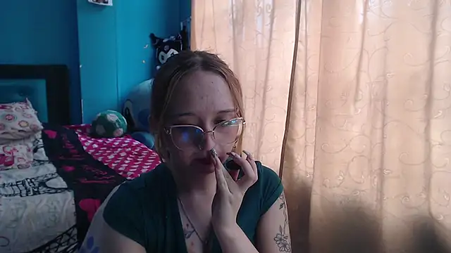 Liaroberts1 online show from 03-18-25, 06:04